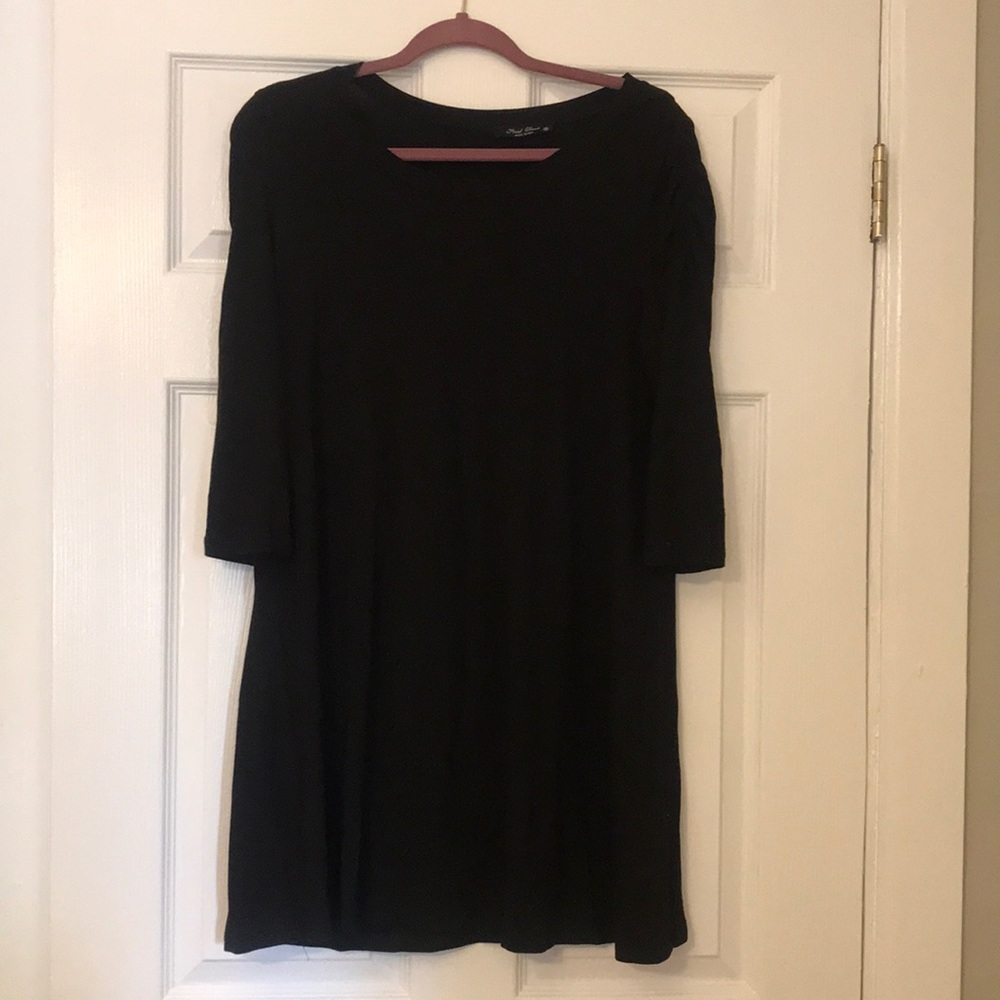 3/4 black dress. Flowy. Loose.